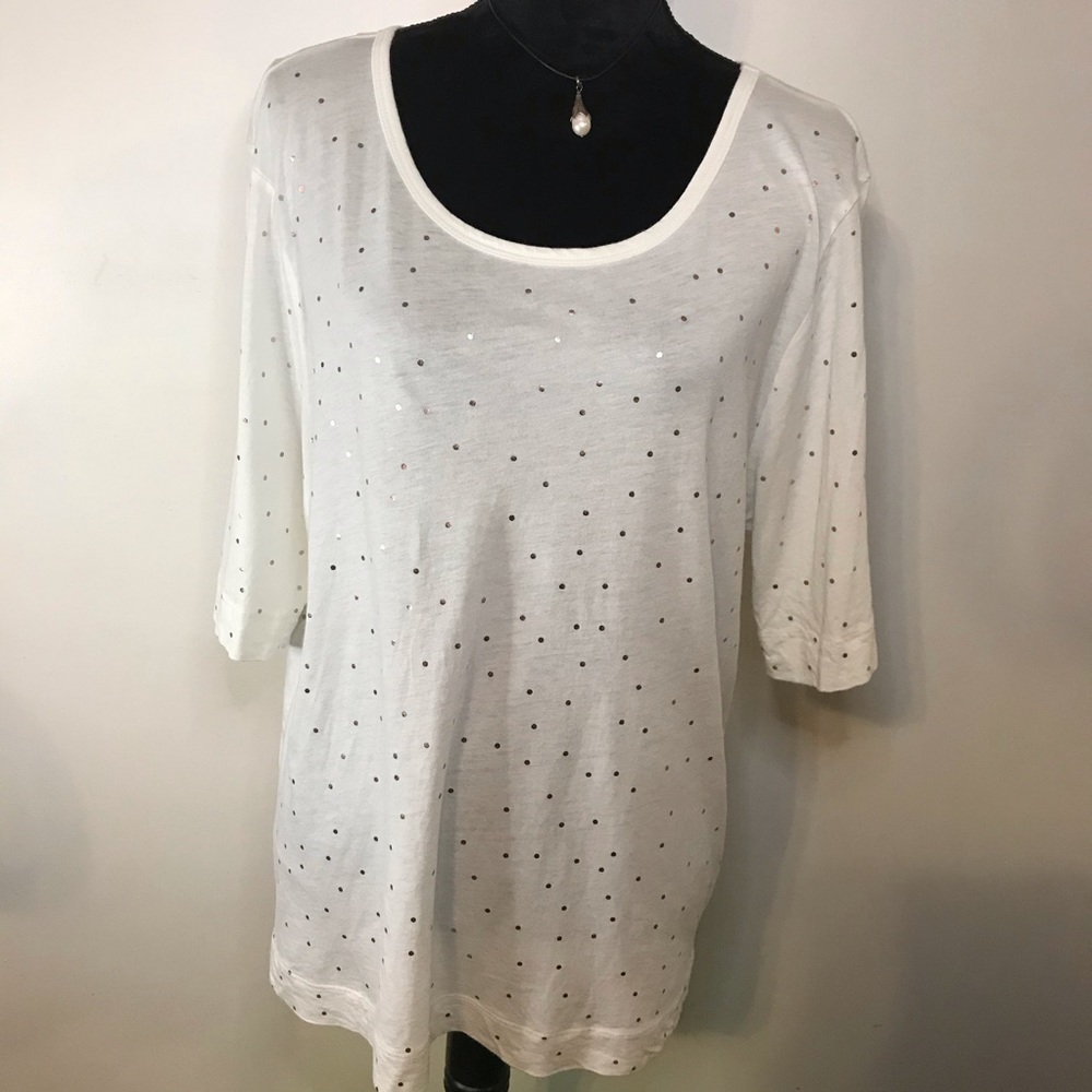 ✨ 2/$15 SALE! t.la Gold Polka Dot Tee Size L✨